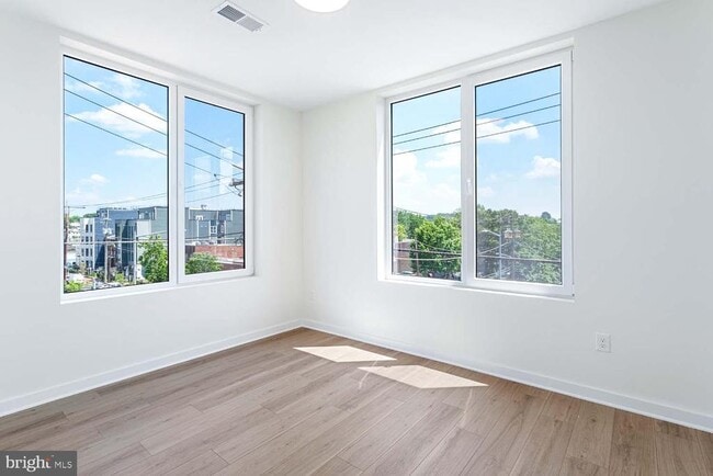 Building Photo - 501 Kennedy St NW