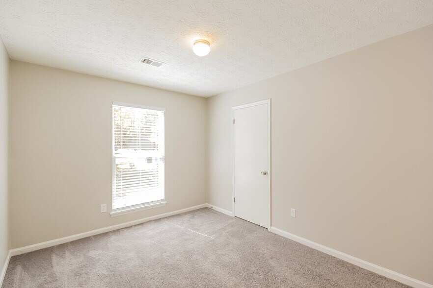 Building Photo - 440 Creekside Ct