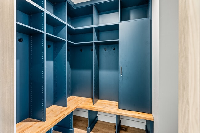 Building Photo - 117 Bowles Dr