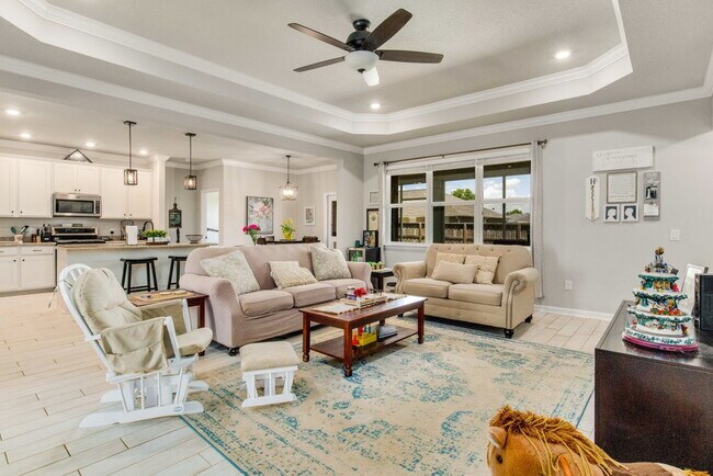 Building Photo - Bright, Beautiful Home in the Highly Desirable Sunrise Gated Community!