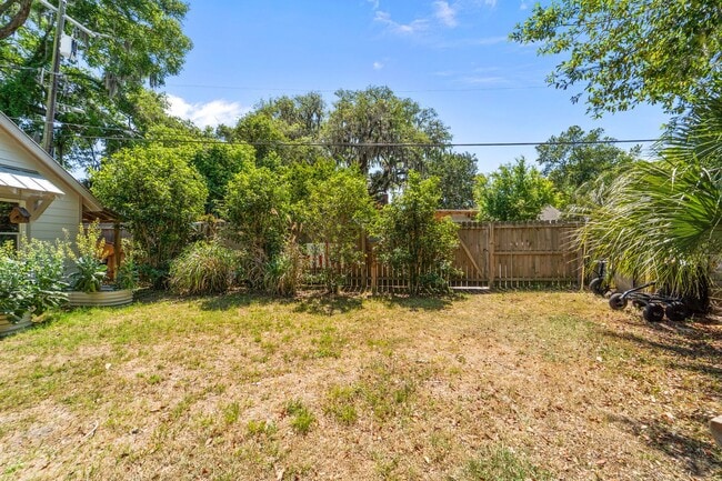Building Photo - Charming Parkside 2-Bedroom Home Near Daffin Park with Fenced Yard & Patio