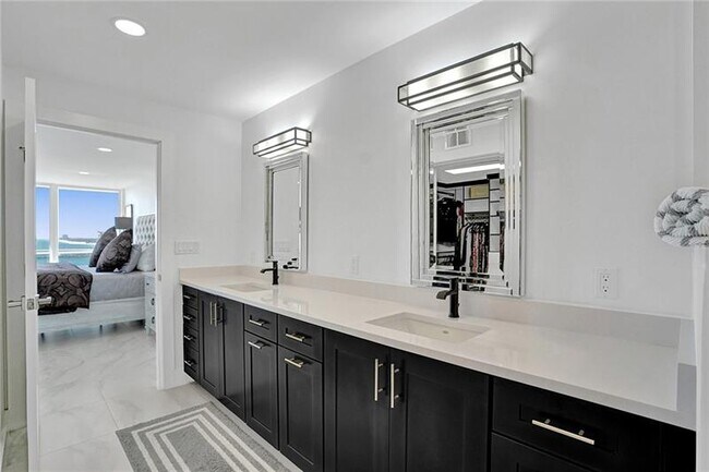 Building Photo - 2100 S Ocean Ln