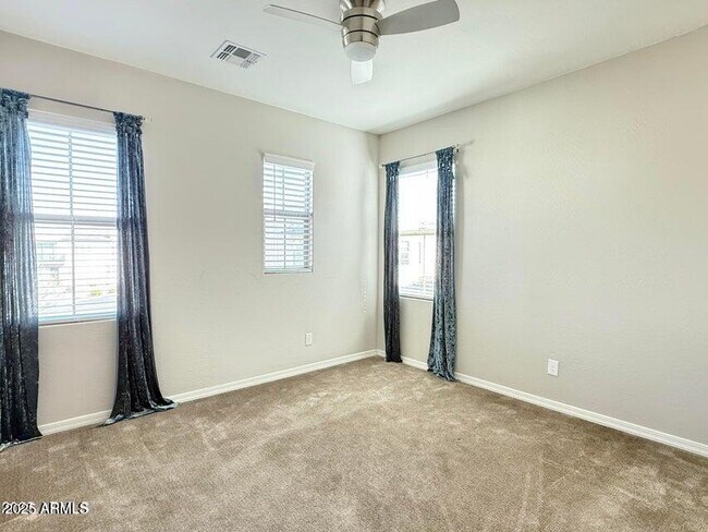 Building Photo - 2337 W Gloria Ln