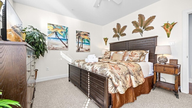 Building Photo - 701 E 8th St