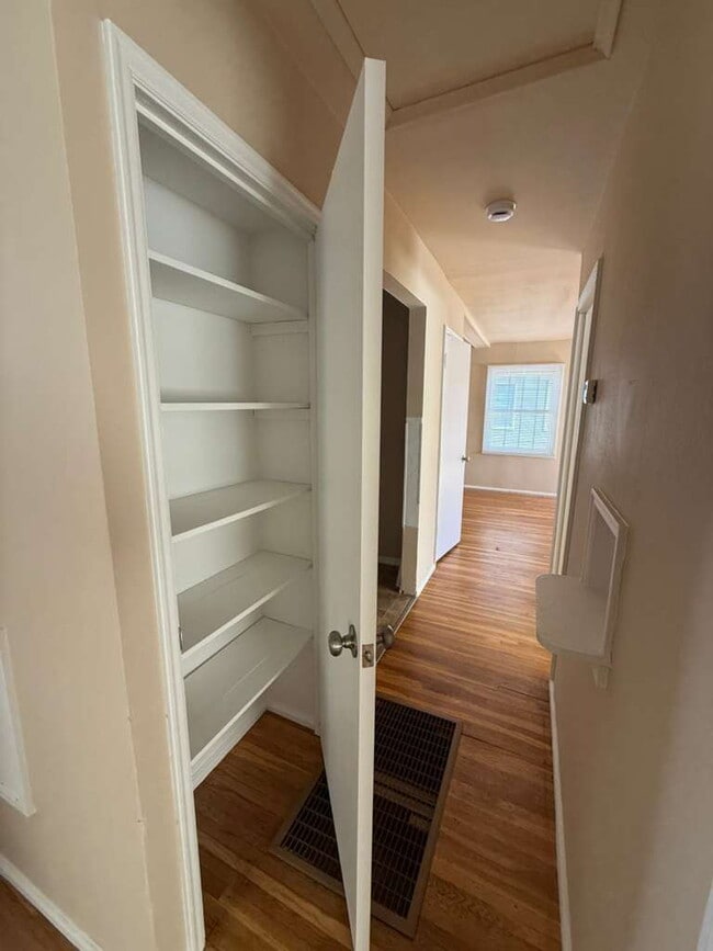 Building Photo - 237 Cameron Rd