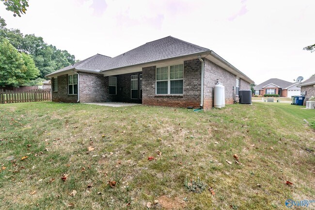 Building Photo - 124 NW Wittington Ln