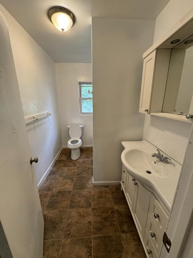 Building Photo - 2812 Fuller Ave NE