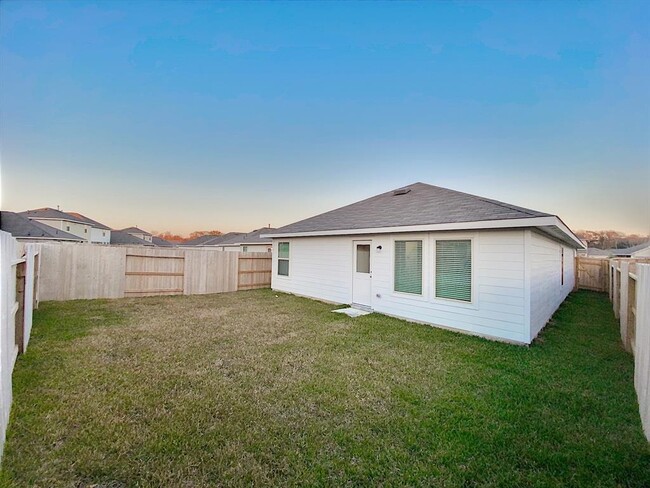 Building Photo - 21015 Longeni Dr