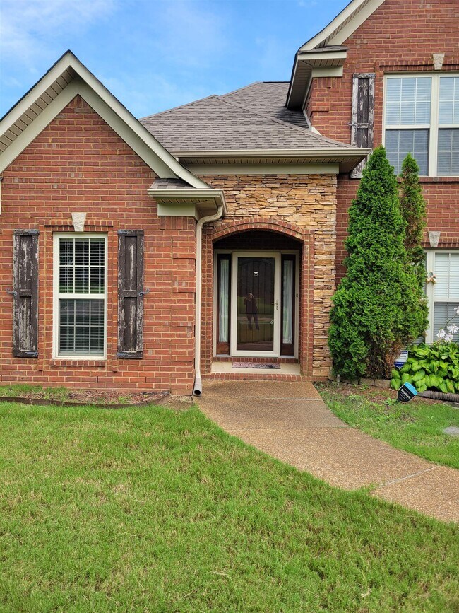 Building Photo - 37 Christmas Dr