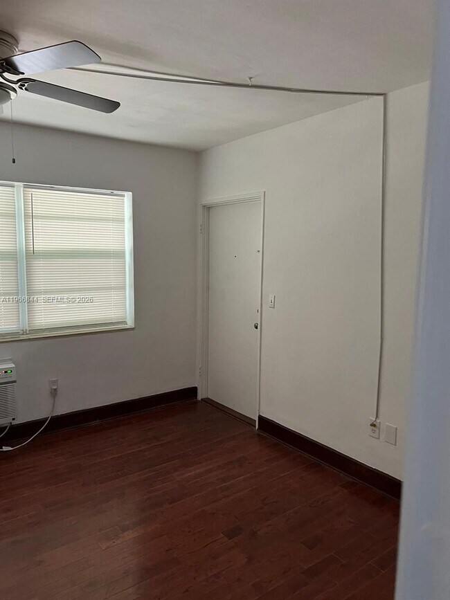 Building Photo - 1604 Bay Rd