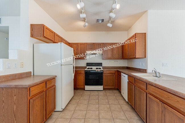 Building Photo - 7693 E Placita Luna Preciosa
