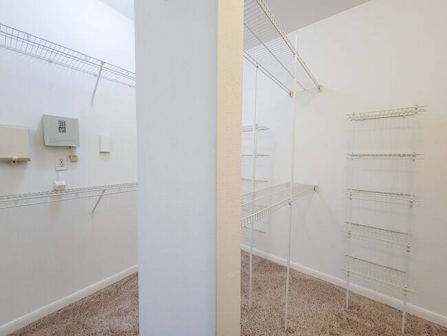 Building Photo - 2 Bed Townhouse Condo Near Medical Center & Rice Village!