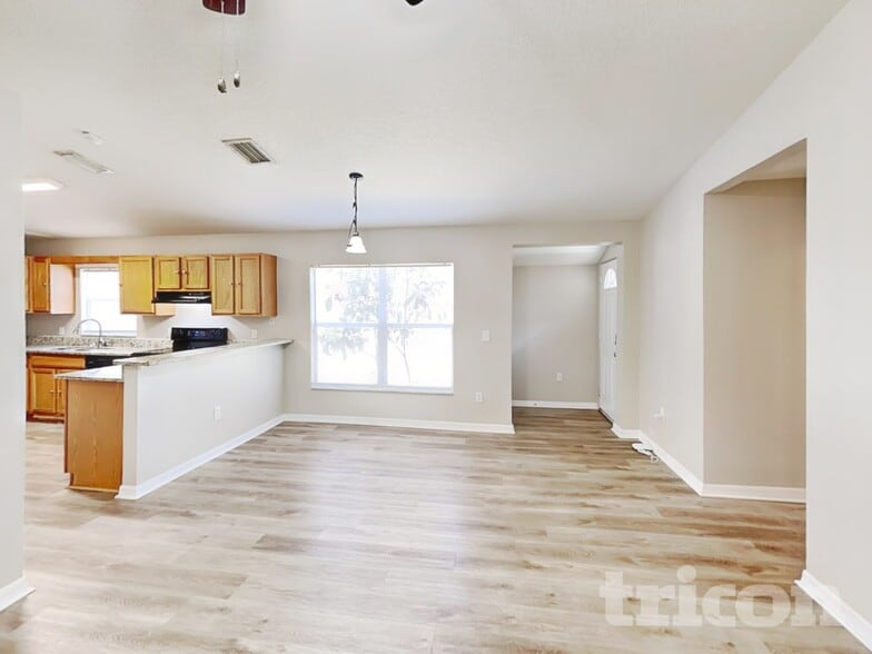 Building Photo - 4409 Venice Dr