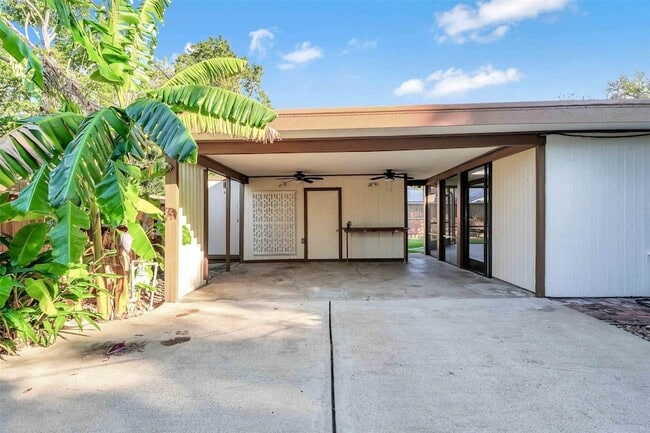 Building Photo - 10630 Olympia Dr