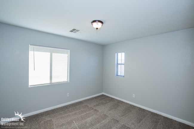 Building Photo - Beautiful 4Bdm 2.5Ba Home in East Las Vegas!