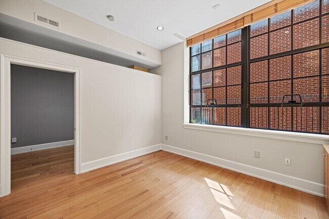 Building Photo - 2516 Q St NW