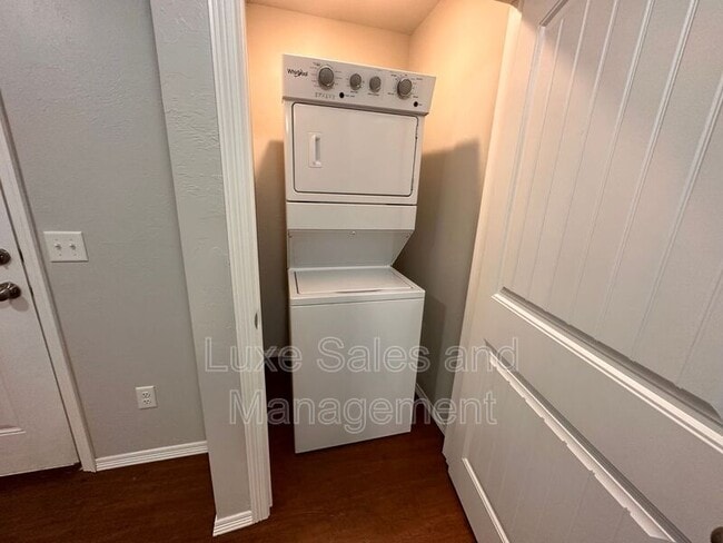 Building Photo - 1840 Casitas Cir