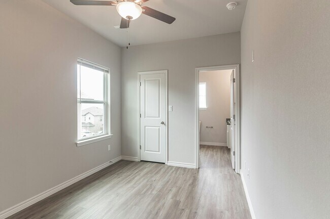 Building Photo - 116 Peruna Dr