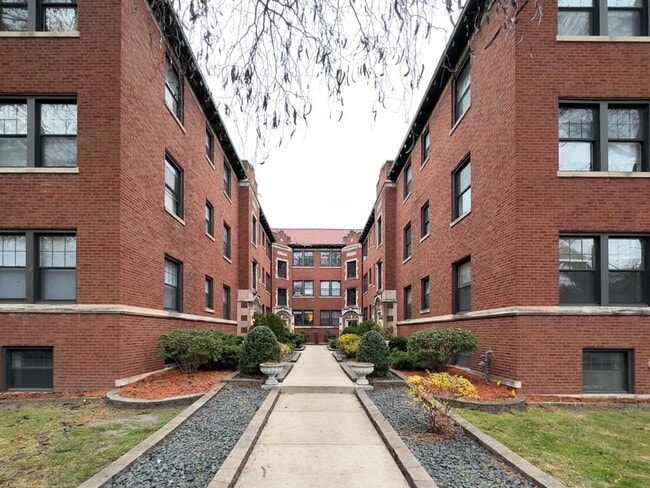 Building Photo - 1238 Oak Ave