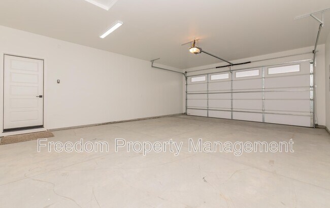 Building Photo - 2125 Oxon St