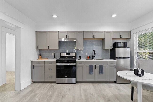 Building Photo - 316 E Amelia St