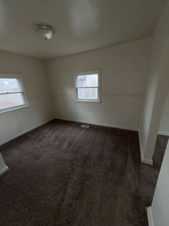 Building Photo - 1813 Jeanette Ave