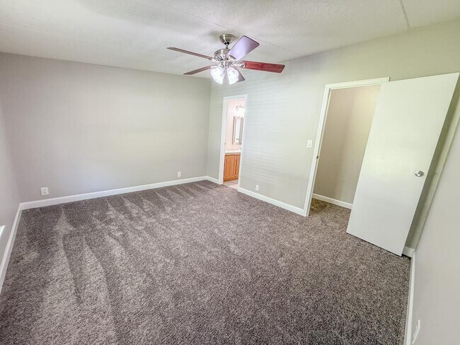 Building Photo - 13708 Palm Dr