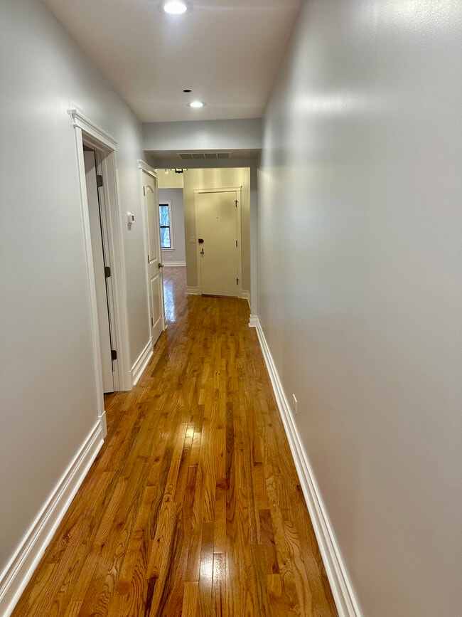 Building Photo - 2308 W Farwell Ave