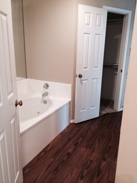 Master bath has jetted tub, separate vanities and shower - 7817 Northwest 84th Street