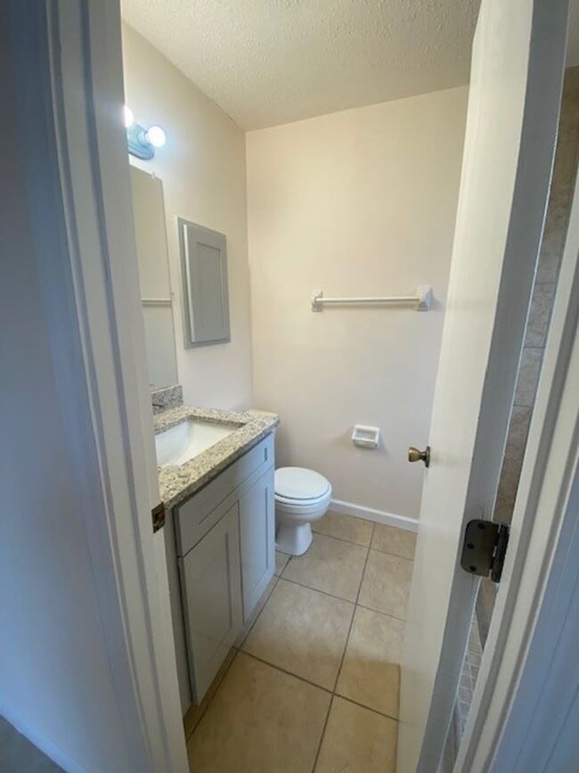 Building Photo - Charming 2-Bedroom, 2-Bath Single Family Home with 1 Car Garage- Fully Renovated House