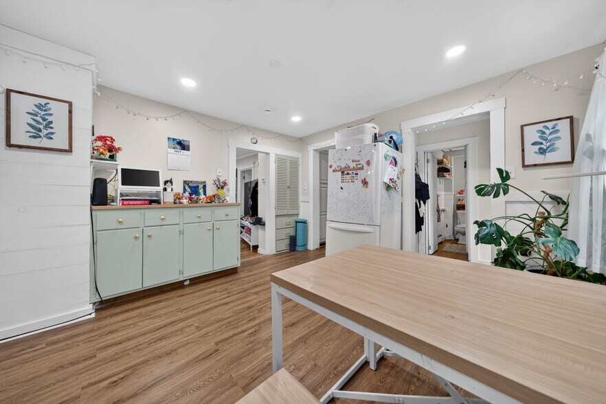 Building Photo - 16 Svenson Ave