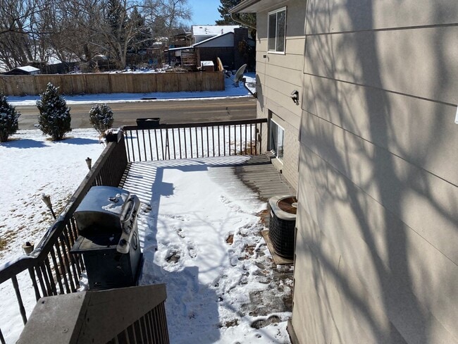 Building Photo - Great corner lot home backing up to open s...