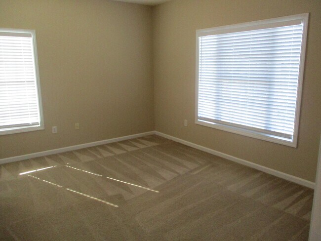 Building Photo - 2060 Cross Gate Blvd