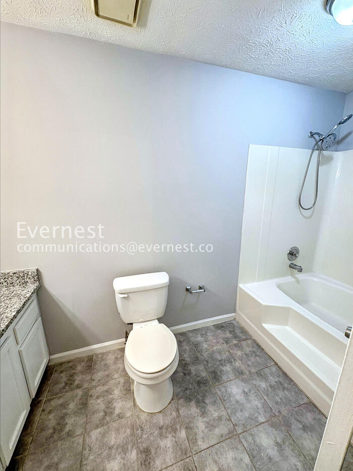 Building Photo - 1942 Cornell Way