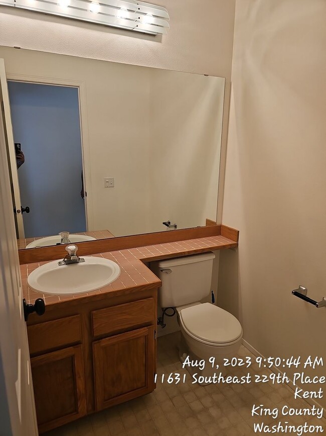 Building Photo - Kent East Hill 2 story home in Hurters Run Too, 3 bed 2.5 bath,  2 car garage and large fenced ya...