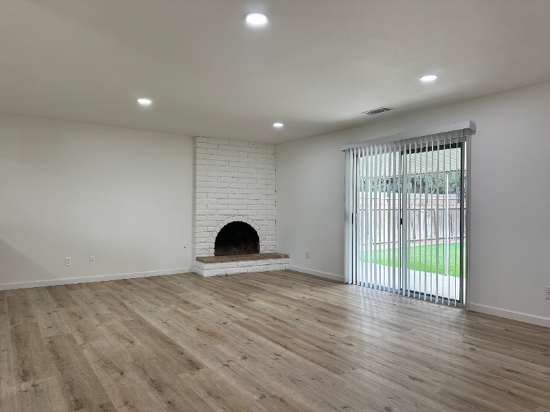 Building Photo - 1038 S Kent Ct