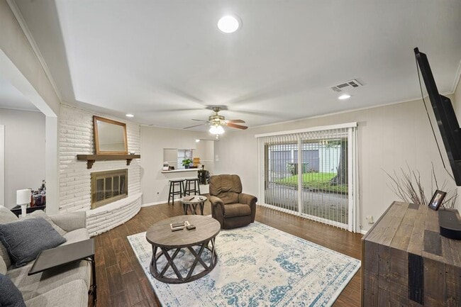 Primary Photo - 5810 Wigton Dr