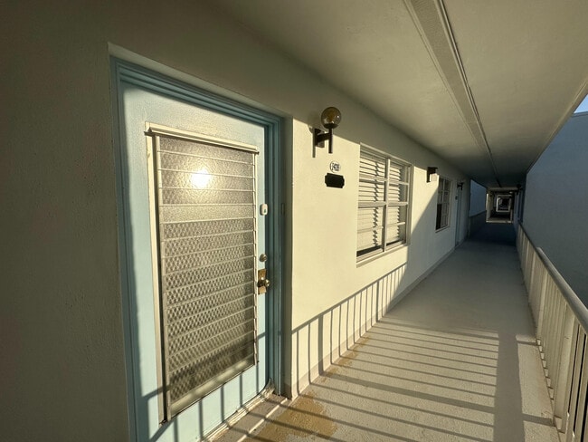 Building Photo - 428 Saxony Way