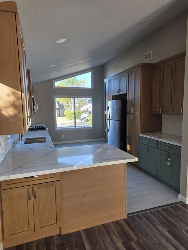 Building Photo - $4,200 p/mo - 3br/2ba in one of Oceanside's finest neighborhoods