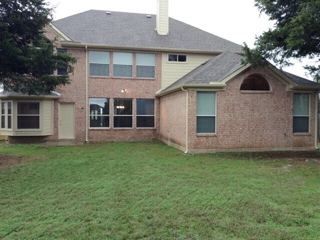 Building Photo - 1360 Calvert Dr