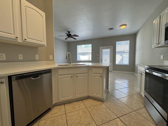 Building Photo - 12965 Langstaff Dr