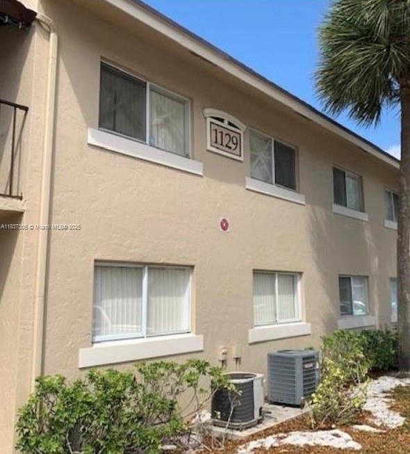Building Photo - 1129 Lake Victoria Dr