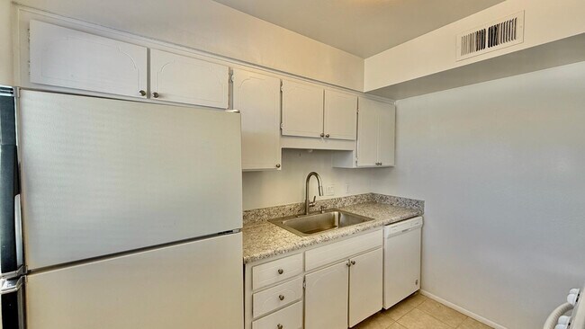 Building Photo - 12602 N 21st Ave