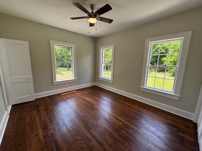 Building Photo - Renovated 3/2.5 House with bonus room in South Rome- $1,795