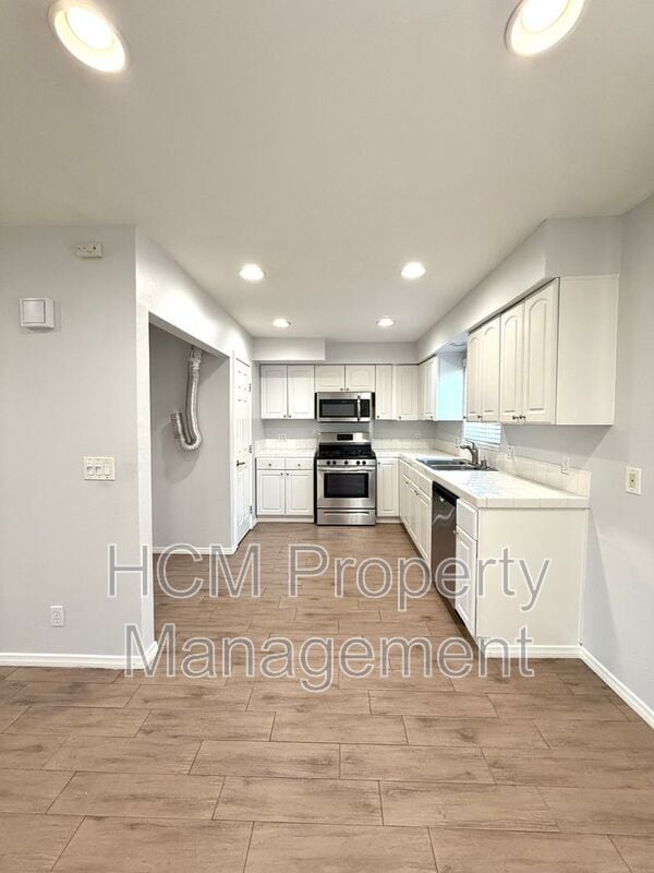 Building Photo - 9757 Cornwall Dr