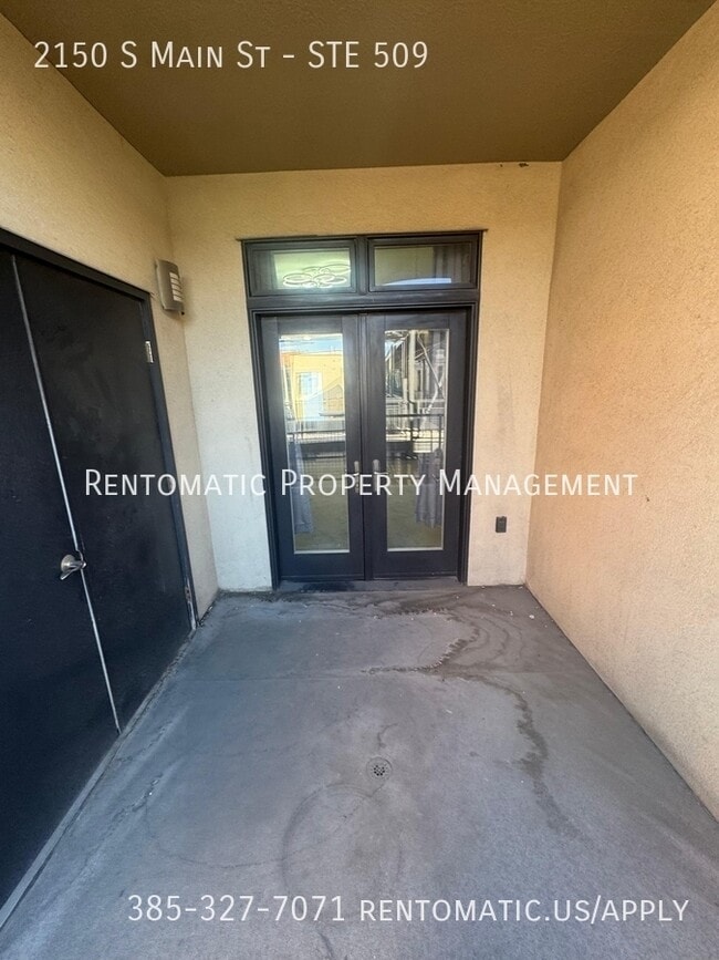 Building Photo - 2150 S Main St