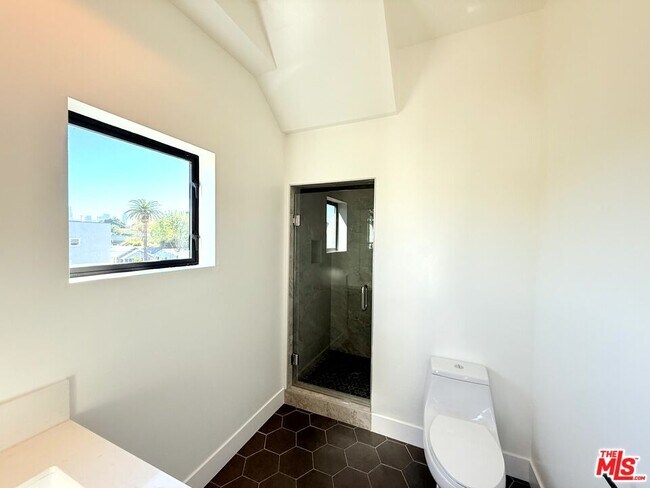 Building Photo - 3414 London St