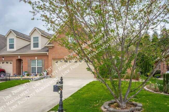 Building Photo - Beautiful large 1800 sf 3/2 for $2000 Townhome in Hixson with a garage and attic storage!