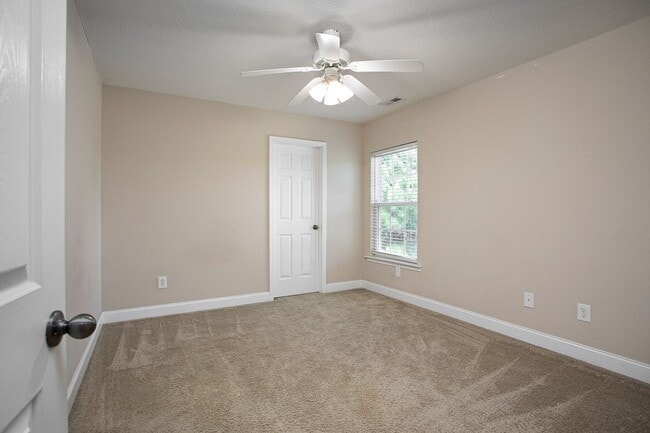 Building Photo - Beautiful 3 Bedroom Home w/Loft in Cary! - Available July 7th