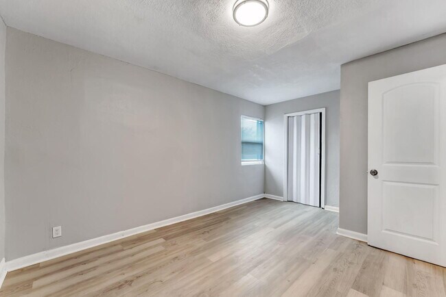 Building Photo - 172 W 15th St